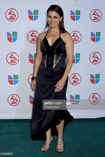 Olga Tañón feet photo 9