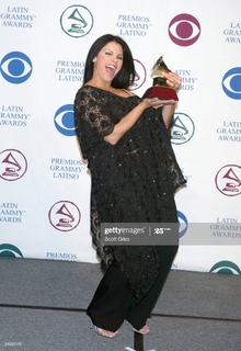 Olga Tañón feet photo 8