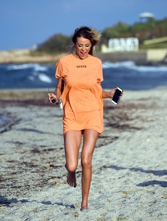 Olivia Attwood feet photo thumbnail