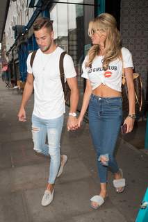 Olivia Attwood feet photo thumbnail