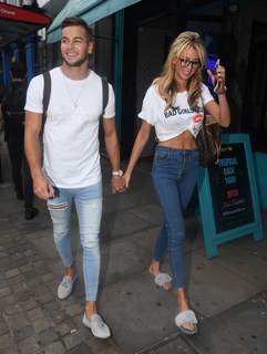 Olivia Attwood feet photo thumbnail