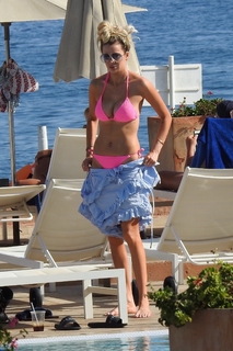 Olivia Attwood feet photo thumbnail