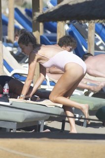 Olivia Attwood feet photo thumbnail