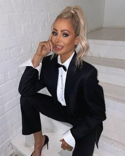 Olivia Attwood feet photo thumbnail