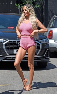 Olivia Attwood feet photo thumbnail