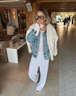 Olivia Attwood feet photo thumbnail