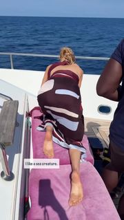 Olivia Attwood feet photo thumbnail