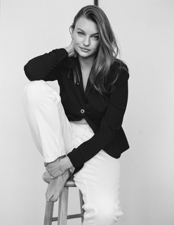 Olivia Brower feet photo 3