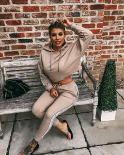 Olivia Buckland feet photo 9
