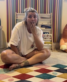 Olivia Buckland feet photo 3
