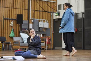 Olivia Colman feet photo thumbnail