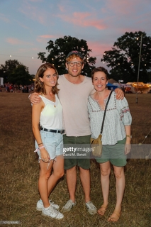 Olivia Colman feet photo thumbnail