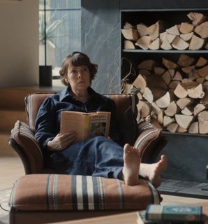 Olivia Colman feet photo thumbnail