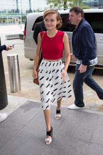 Olivia Cooke feet photo thumbnail
