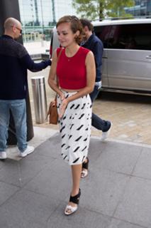 Olivia Cooke feet photo thumbnail