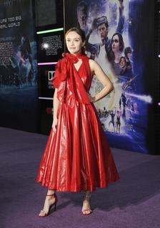 Olivia Cooke feet photo thumbnail