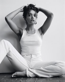 Olivia Cooke feet photo thumbnail