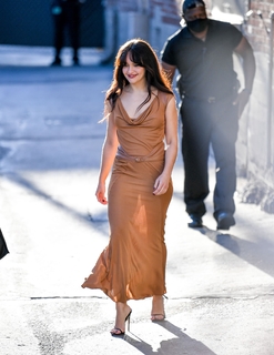 Olivia Cooke feet photo thumbnail