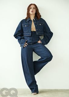 Olivia Cooke feet photo thumbnail