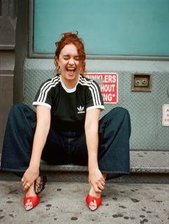 Olivia Cooke feet photo thumbnail