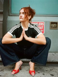 Olivia Cooke feet photo thumbnail