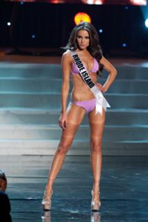 Olivia Culpo feet photo thumbnail
