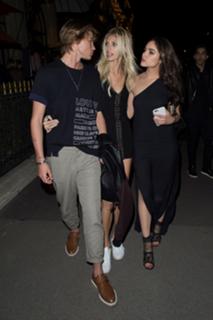 Olivia Culpo feet photo thumbnail