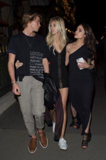Olivia Culpo feet photo thumbnail