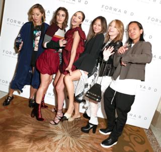 Olivia Culpo feet photo thumbnail