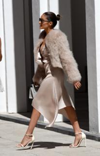 Olivia Culpo feet photo thumbnail