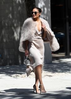 Olivia Culpo feet photo thumbnail