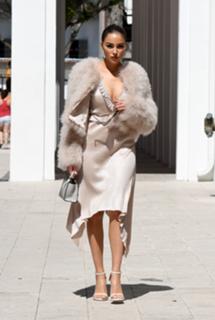 Olivia Culpo feet photo thumbnail