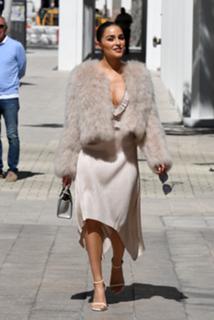 Olivia Culpo feet photo thumbnail