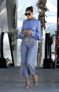 Olivia Culpo feet photo thumbnail