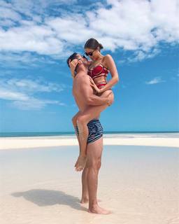 Olivia Culpo feet photo thumbnail