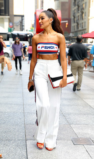 Olivia Culpo feet photo thumbnail