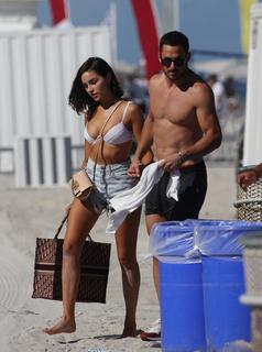 Olivia Culpo feet photo thumbnail