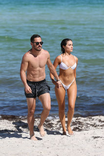 Olivia Culpo feet photo thumbnail