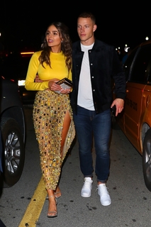 Olivia Culpo feet photo thumbnail