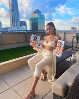 Olivia Culpo feet photo thumbnail