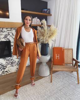 Olivia Culpo feet photo thumbnail