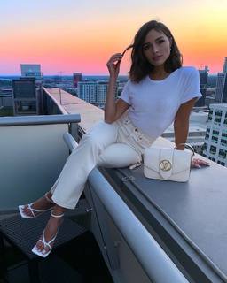 Olivia Culpo feet photo thumbnail