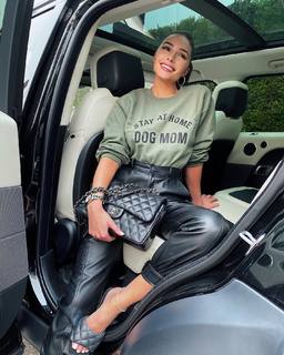 Olivia Culpo feet photo thumbnail