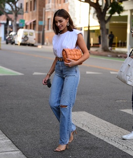 Olivia Culpo feet photo thumbnail