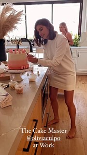 Olivia Culpo feet photo thumbnail