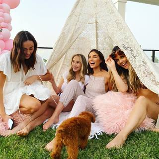 Olivia Culpo feet photo thumbnail