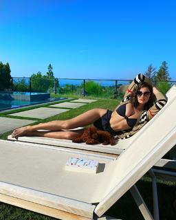Olivia Culpo feet photo thumbnail