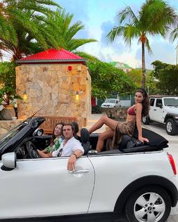 Olivia Culpo feet photo thumbnail