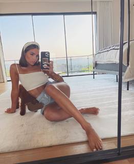 Olivia Culpo feet photo thumbnail