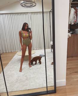Olivia Culpo feet photo thumbnail